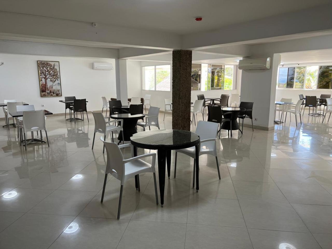Hotel Wimbi Sun Пемба Екстериор снимка